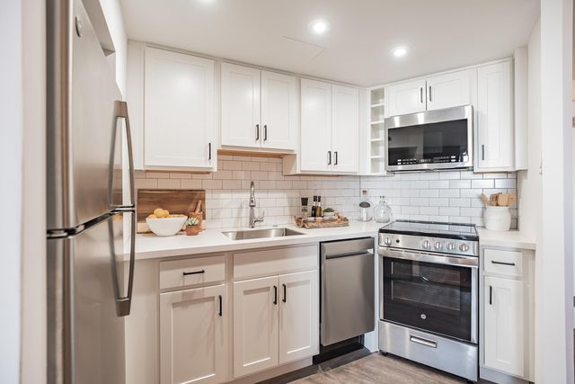 1776 Benjamin Franklin Pkwy #709, Philadelphia, PA 19103