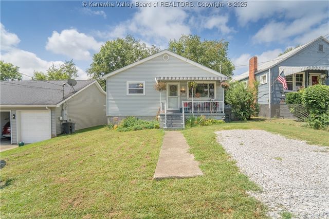 907 Meadow Dr, South Charleston, WV 25309