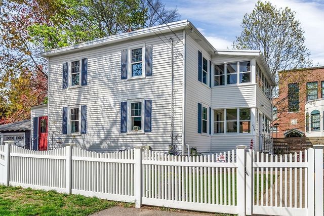 284 Ash St, Waltham, MA 02453