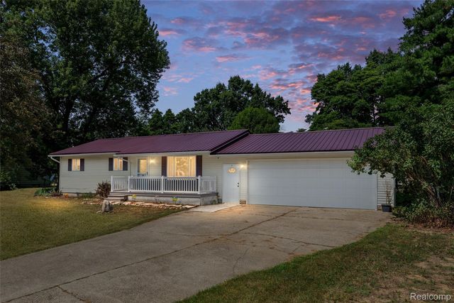 5220 Rockway Dr, Columbiaville, MI 48421