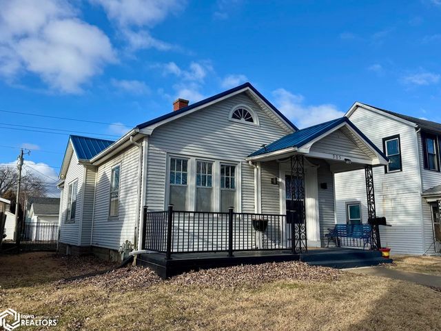 905 S  10th St, Burlington, IA 52601