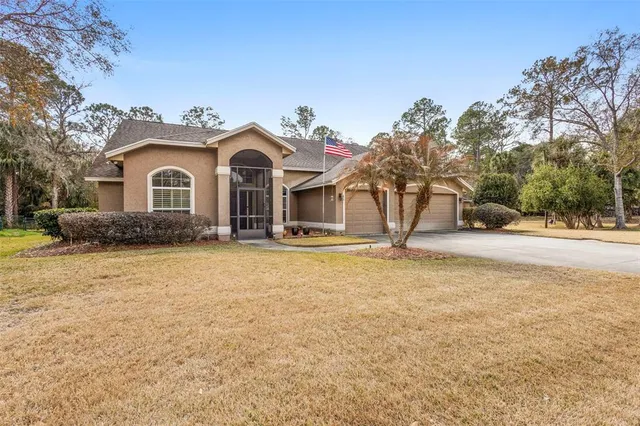 1012 Pine Tree Dr, Eustis, FL 32726