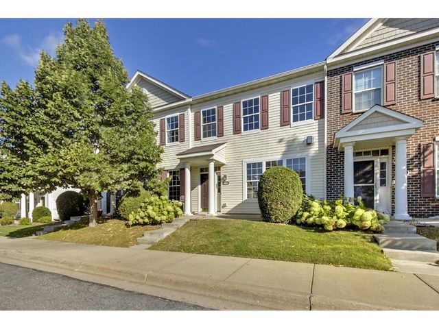 1058 Traditions Trl, Chaska, MN 55318
