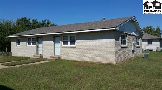 3404 Ridgewood Dr, Hutchinson, KS 67502
