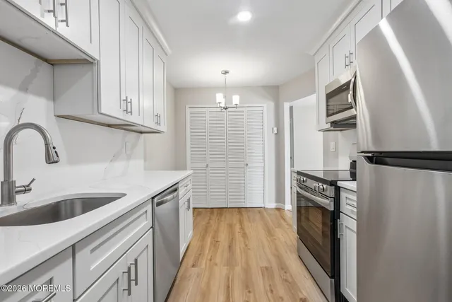 18 Pine Cluster Circle #H, Manalapan, NJ 07726