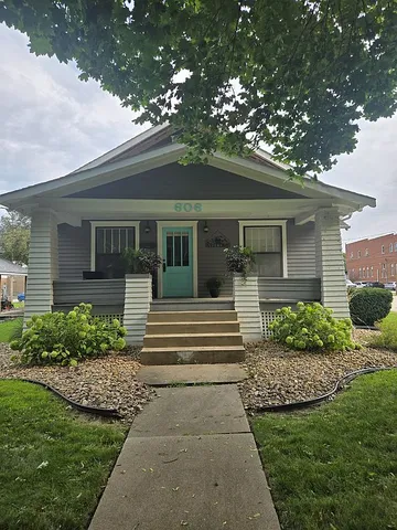 606 Kickapoo St, Hiawatha, KS 66434