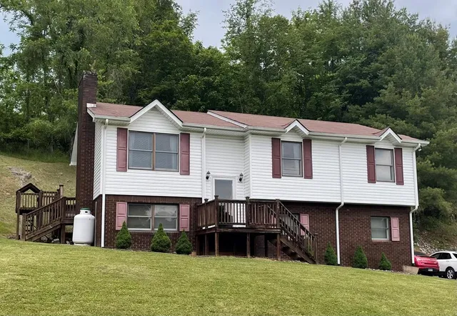 772 Thru Dr, Pounding Mill, VA 24637