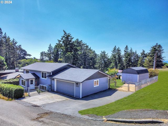 29770 Hound Dog Rd, Gold Beach, OR 97444