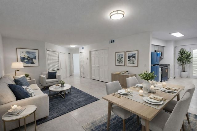 8657 SW 5th St #201, Hollywood, FL 33025