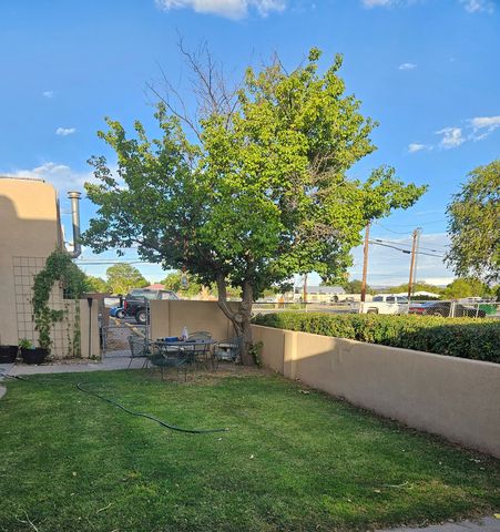 Dirección no revelada, Albuquerque, NM 87105