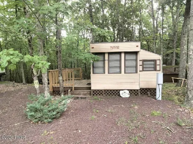 107 Locust Lake Dr, Milford, PA 18337