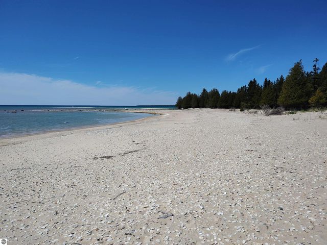 Mrs Reddings Trl, Beaver island, MI 49782