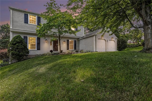 20 Crow Hill Dr, Fairport, NY 14450