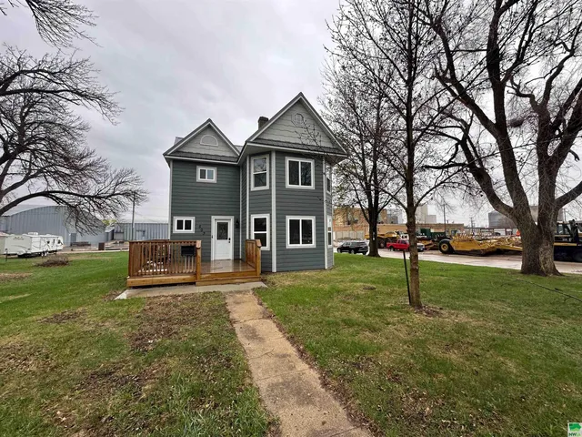 503 10th St, Sibley, IA 51249