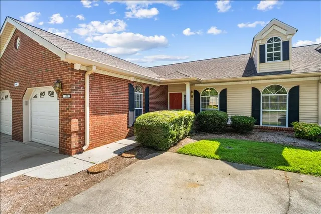 609 Black Oak Dr, Dalton, GA 30721