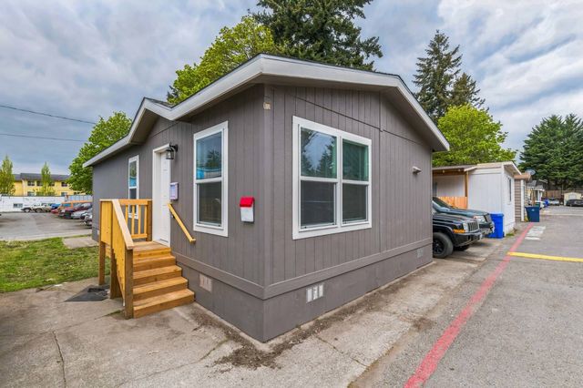 3612 NE 4th St #4, Renton, WA 98056
