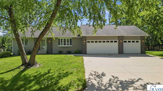 209 1st Ave SW, Geneva, MN 56035
