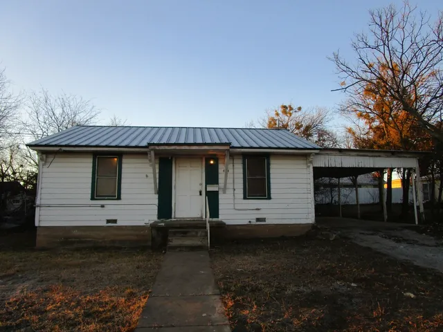 404 E  4th St, Brady, TX 76825