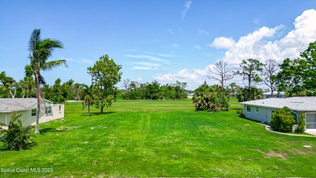 40 Golfview Ct, Rotonda West, FL 33947