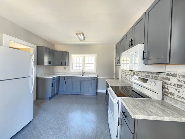 257 Center St #2, Old Town, ME 04468