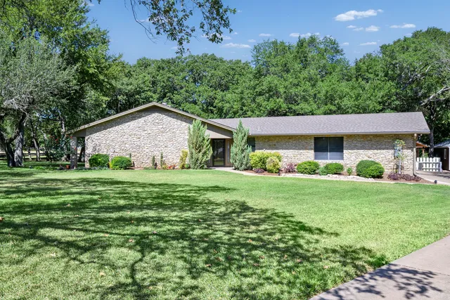 123 Sandra Palmer St, Stephenville, TX 76401