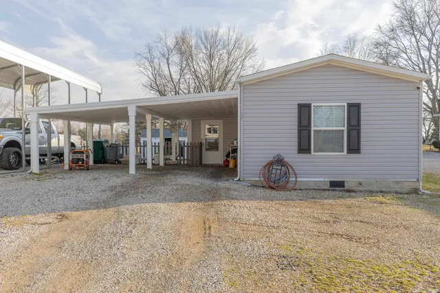 8637 Old Blairsville Rd, Wadesville, IN 47638