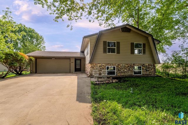 508 Wood St, Valley Springs, SD 57068
