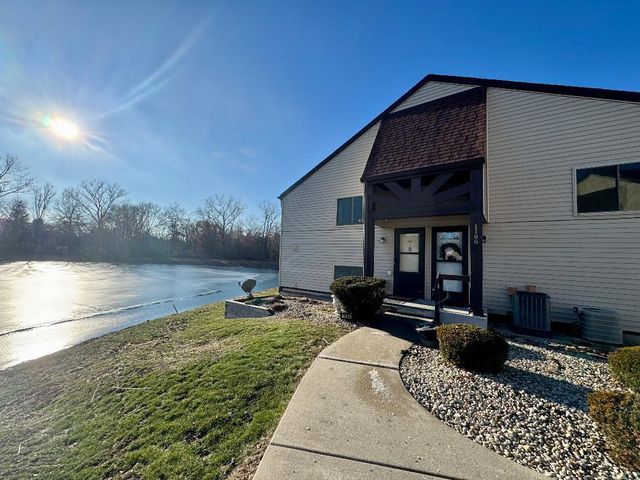 1184 Millpond Rd, Valparaiso, IN 46385