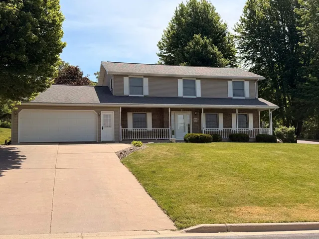 80 Zephyr St, Benton, WI 53803