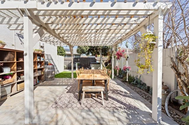 2270 Brentwood Ct, East Palo Alto, CA 94303