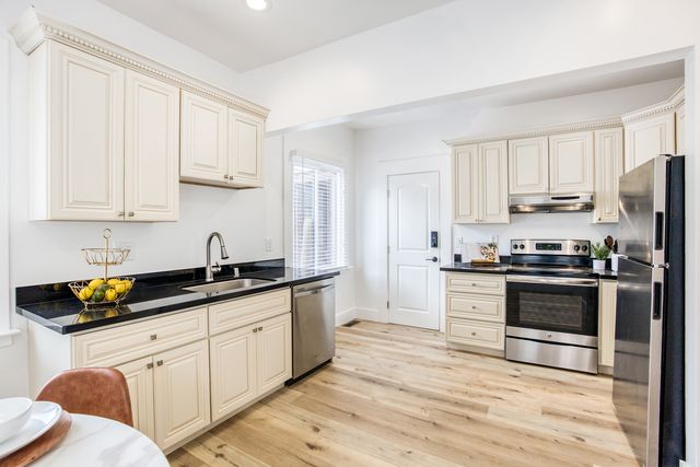 2618 College Ave, Berkeley, CA 94704