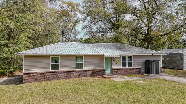 613 N  Pear St, Chipley, FL 32428