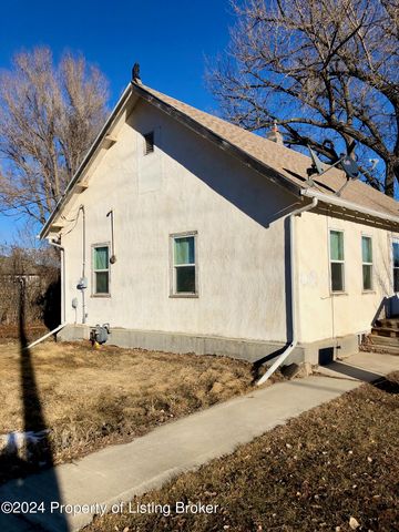 121 1st Ave NW, Wibaux, MT 59353