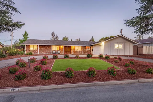 19922 Scotland Dr, Saratoga, CA 95070