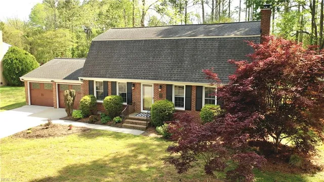 15 Carriage Hill Dr, Poquoson, VA 23662
