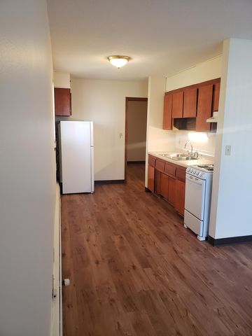 2400 Larpenteur Ave W #1B, Saint Paul, MN 55108