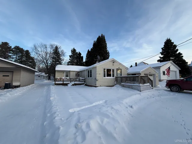 376 5th St, Republic, MI 49879