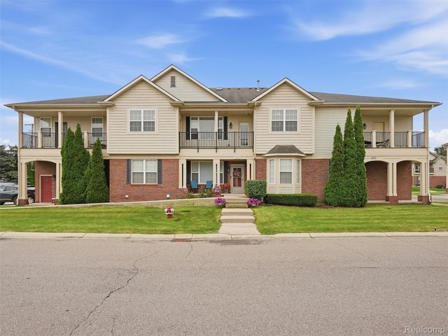 5750 Flagstaff Pines Dr, Shelby Township, MI 48317