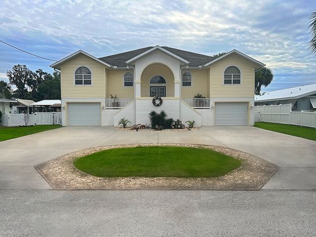1930 NW 18th St, Crystal River, FL 34428