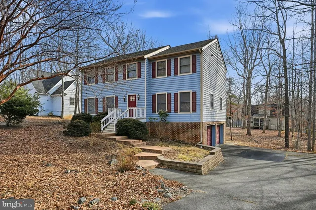 25 Woodlawn Dr, Palmyra, VA 22963