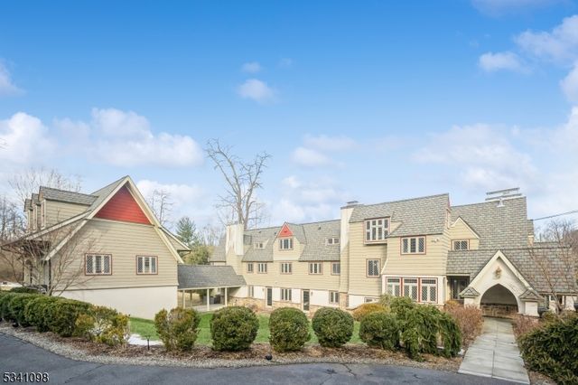 88 W Main St, Mendham, NJ 07945
