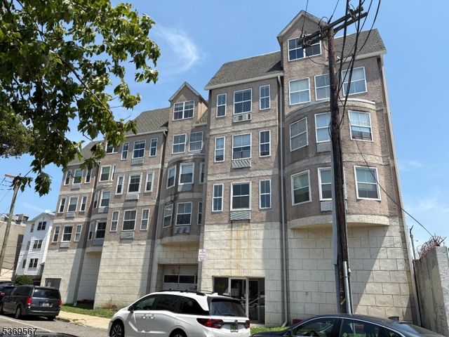 56-60 Ferguson St, Newark, NJ 07105