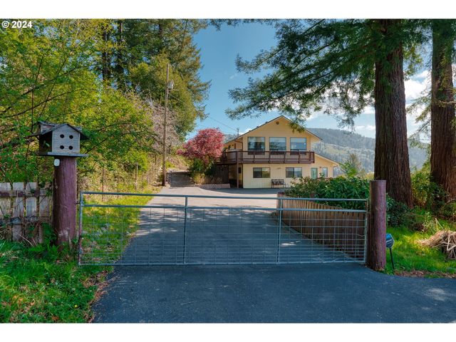 248 Lundeen Rd, Brookings, OR 97415