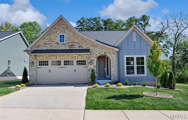 9411 Gates Manor Ct, Saint Louis, MO 63126