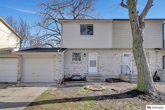 5024 Southwood Cir, Lincoln, NE 68512