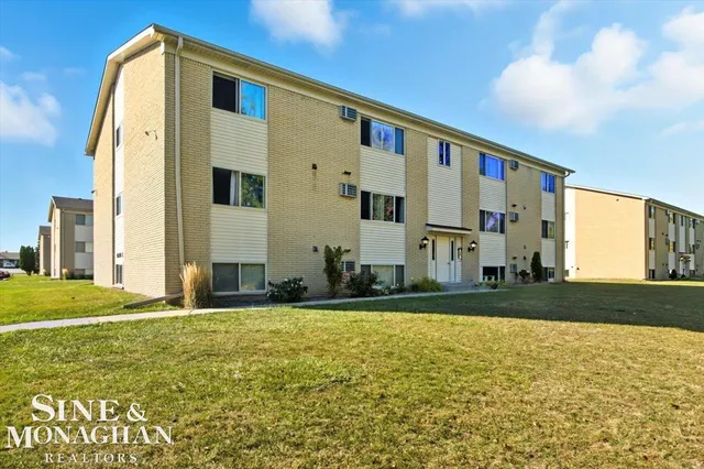 1875 Twelve Michigan Ave #C, Marysville, MI 48040