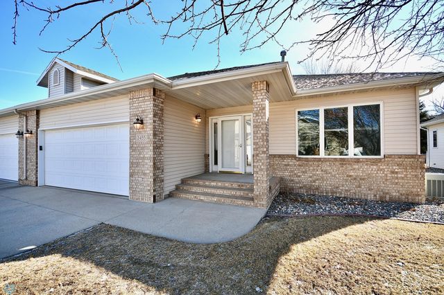 2455 Madison Square Dr S, Fargo, ND 58104