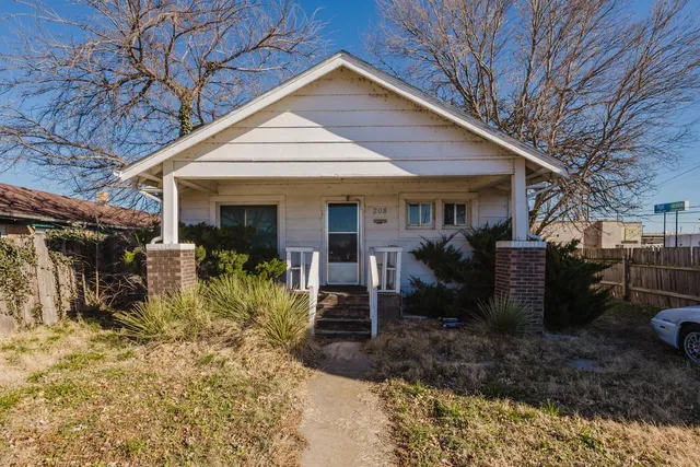 208 N  Kansas Ave, Wichita, KS 67214