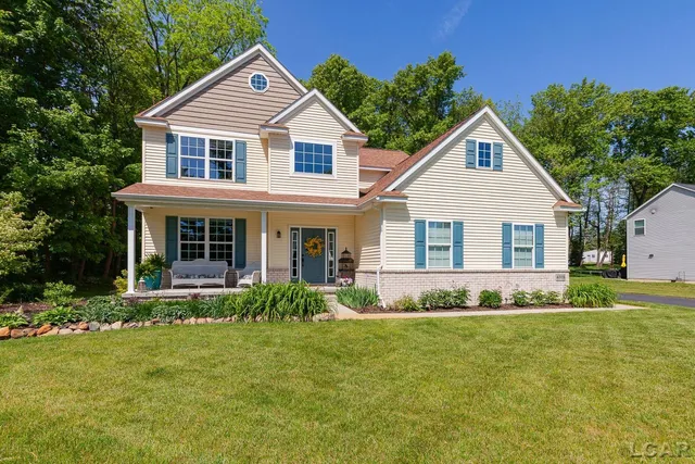4018 McKenna Dr, Adrian, MI 49221