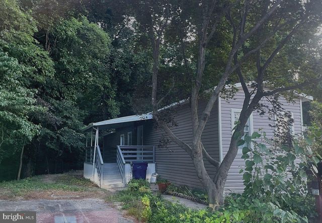 2109 Elmwood Park Dr, Capitol Heights, MD 20743